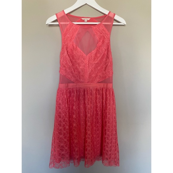 GUESS Coral Crinkle Lace Dress - Picture 1 of 6